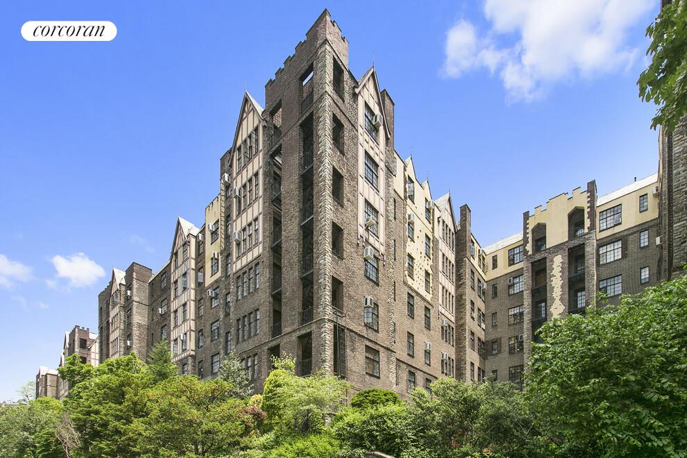 116 Pinehurst Avenue, Unit D1 Manhattan, NY 10033 - Photo 14 of 17 a view of a building