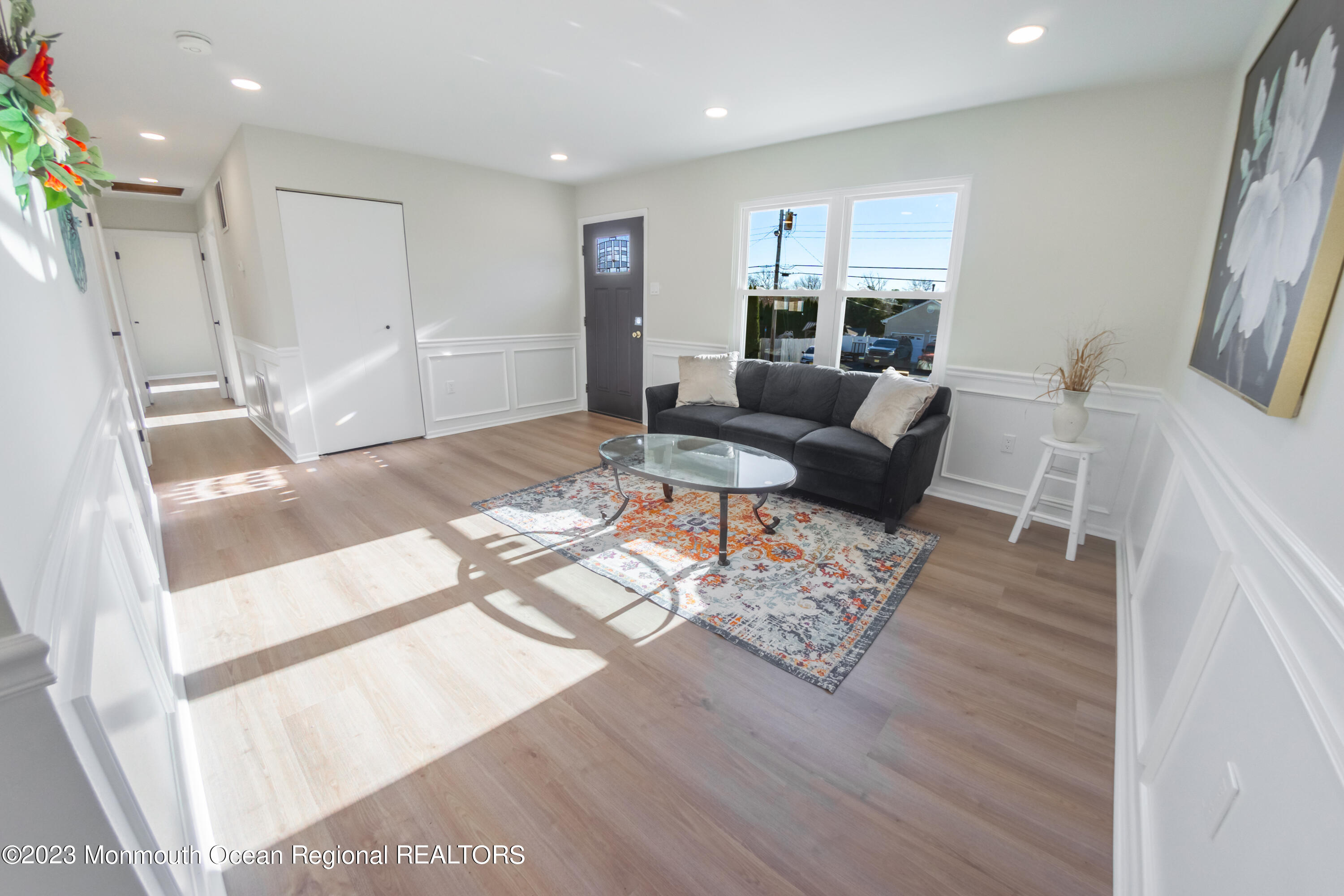 105 Stowaway Road Manahawkin, NJ 08050 - Photo 6 of 33 Living Room