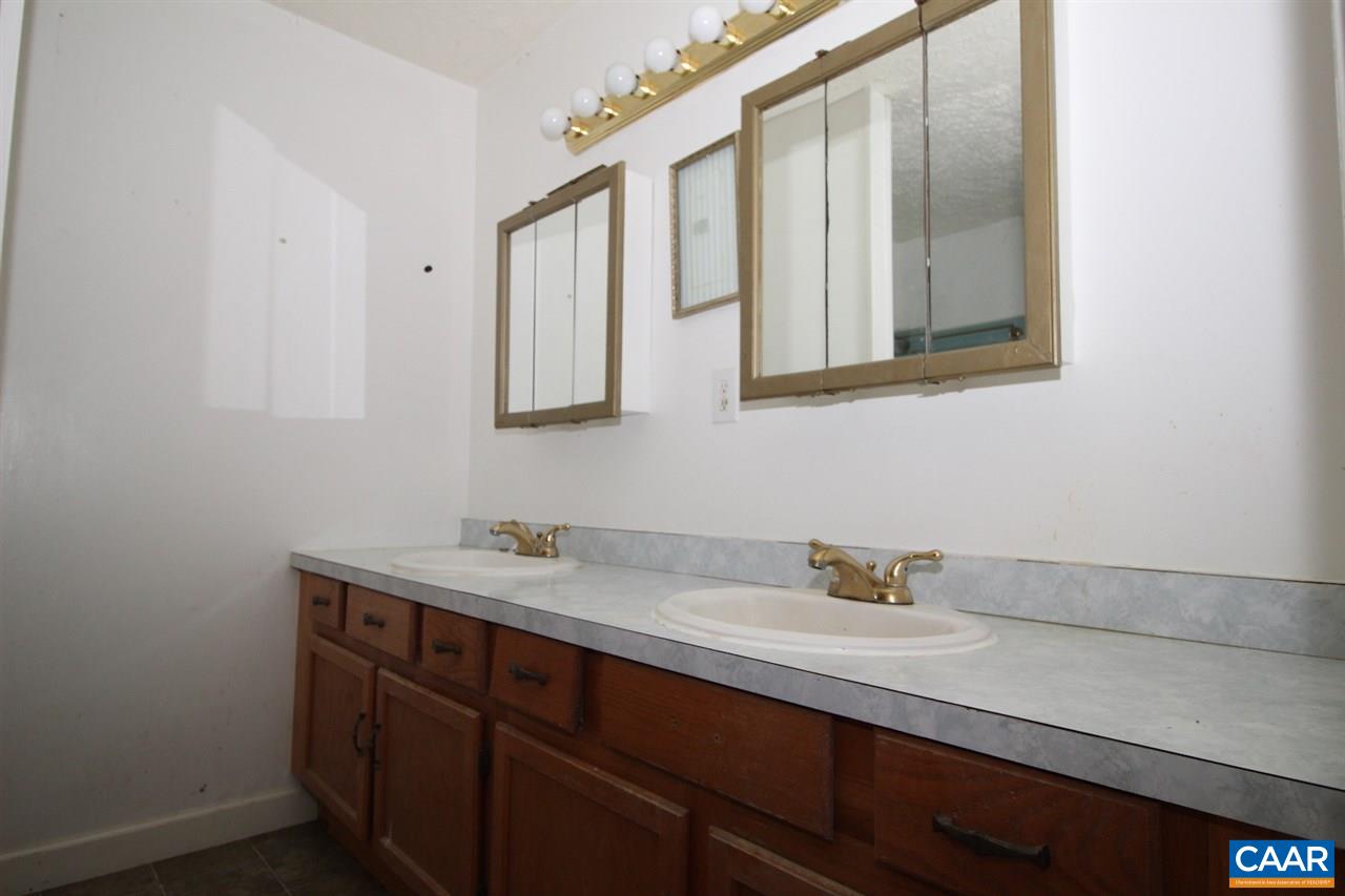 6843 Venable Road Kents Store, VA 23084 - Photo 9 of 11 Gallery Image 9
