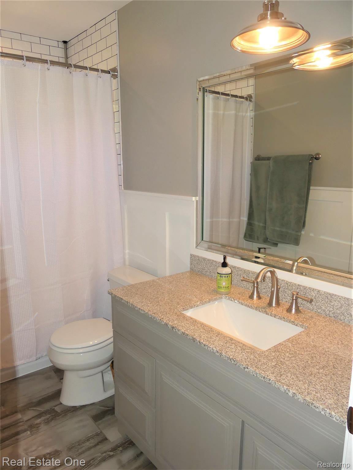 27774 Johnson Road Grosse Ile, MI 48138 - Photo 27 of 32 P1010802.JPG