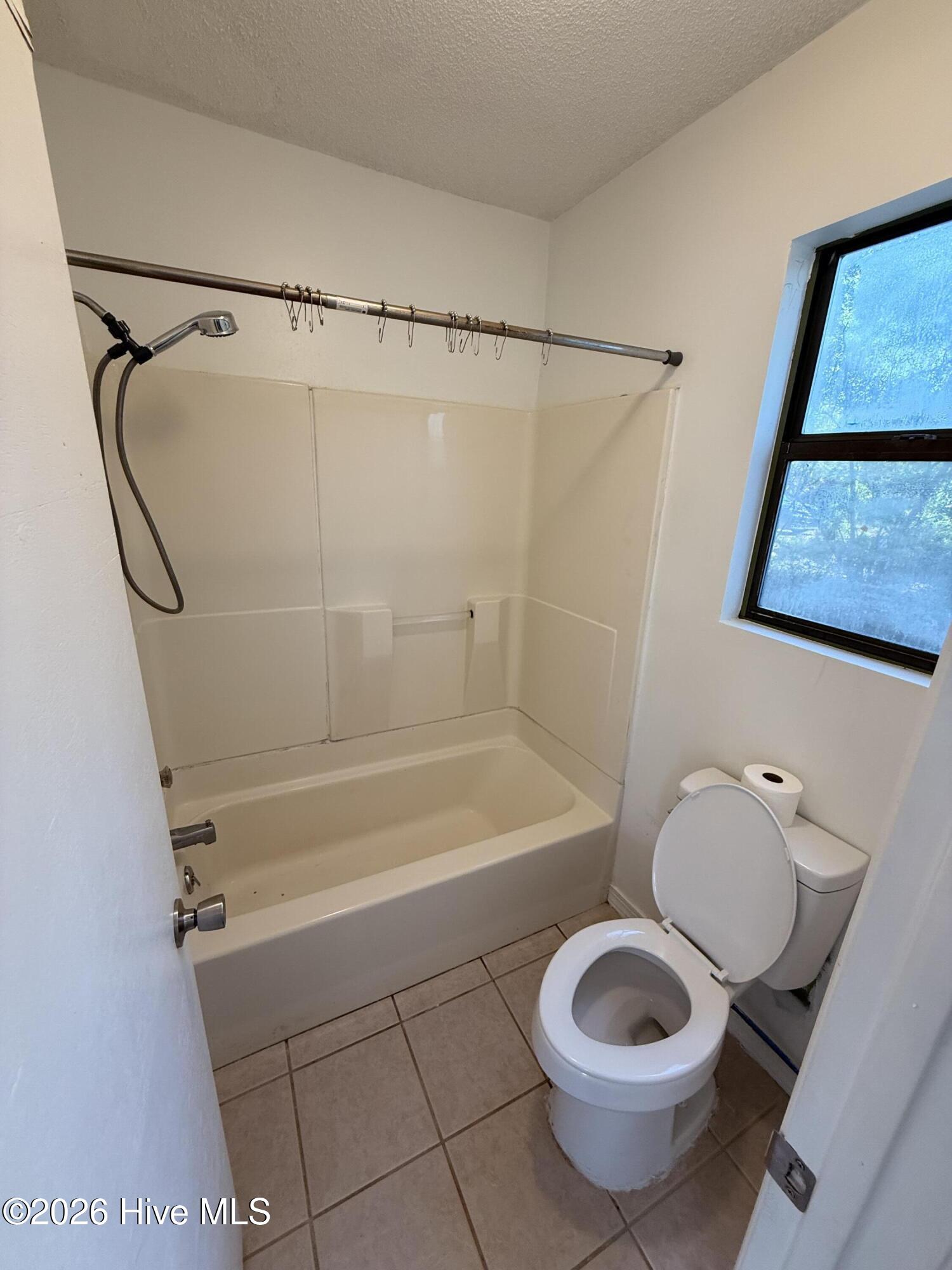 925 Hunting Ridge Road Wilmington, NC 28412 - Photo 11 of 27 Bathroom 2 (primary)