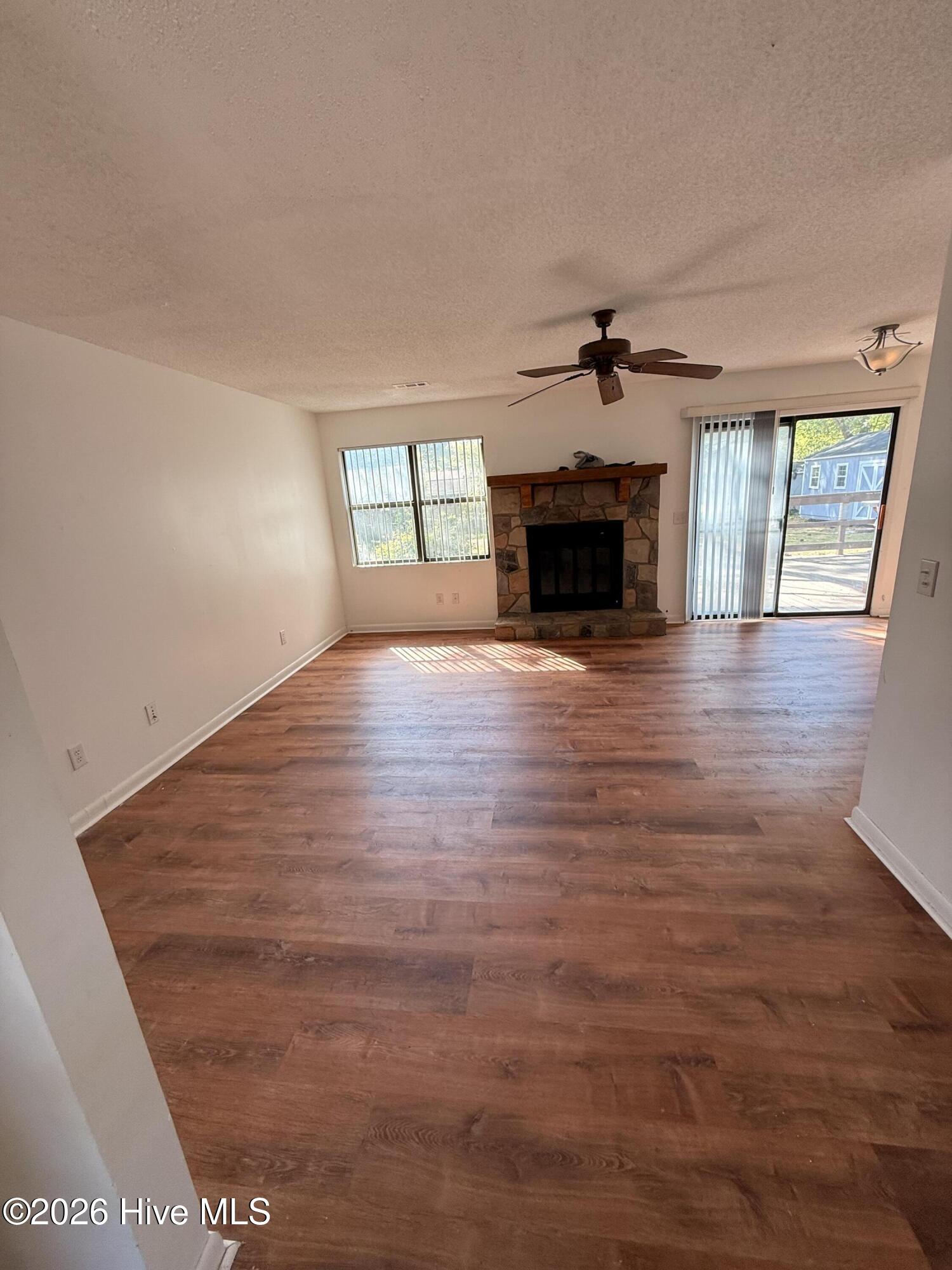 925 Hunting Ridge Road Wilmington, NC 28412 - Photo 3 of 27 Living Room