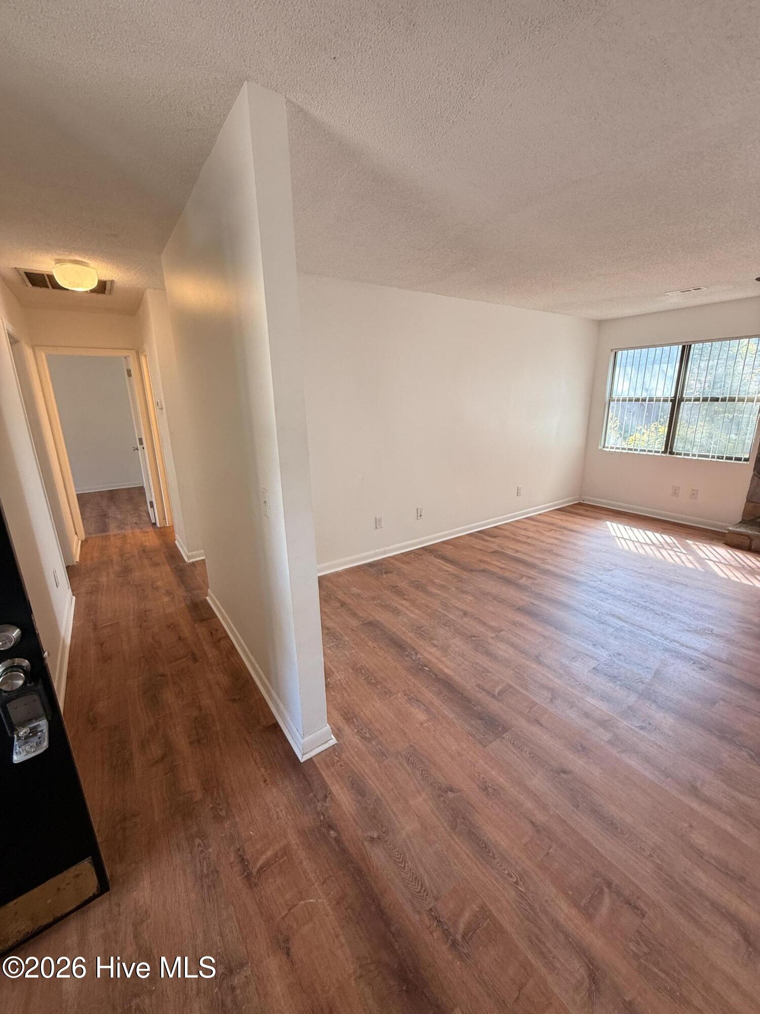 925 Hunting Ridge Road Wilmington, NC 28412 - Photo 4 of 27 Hallway