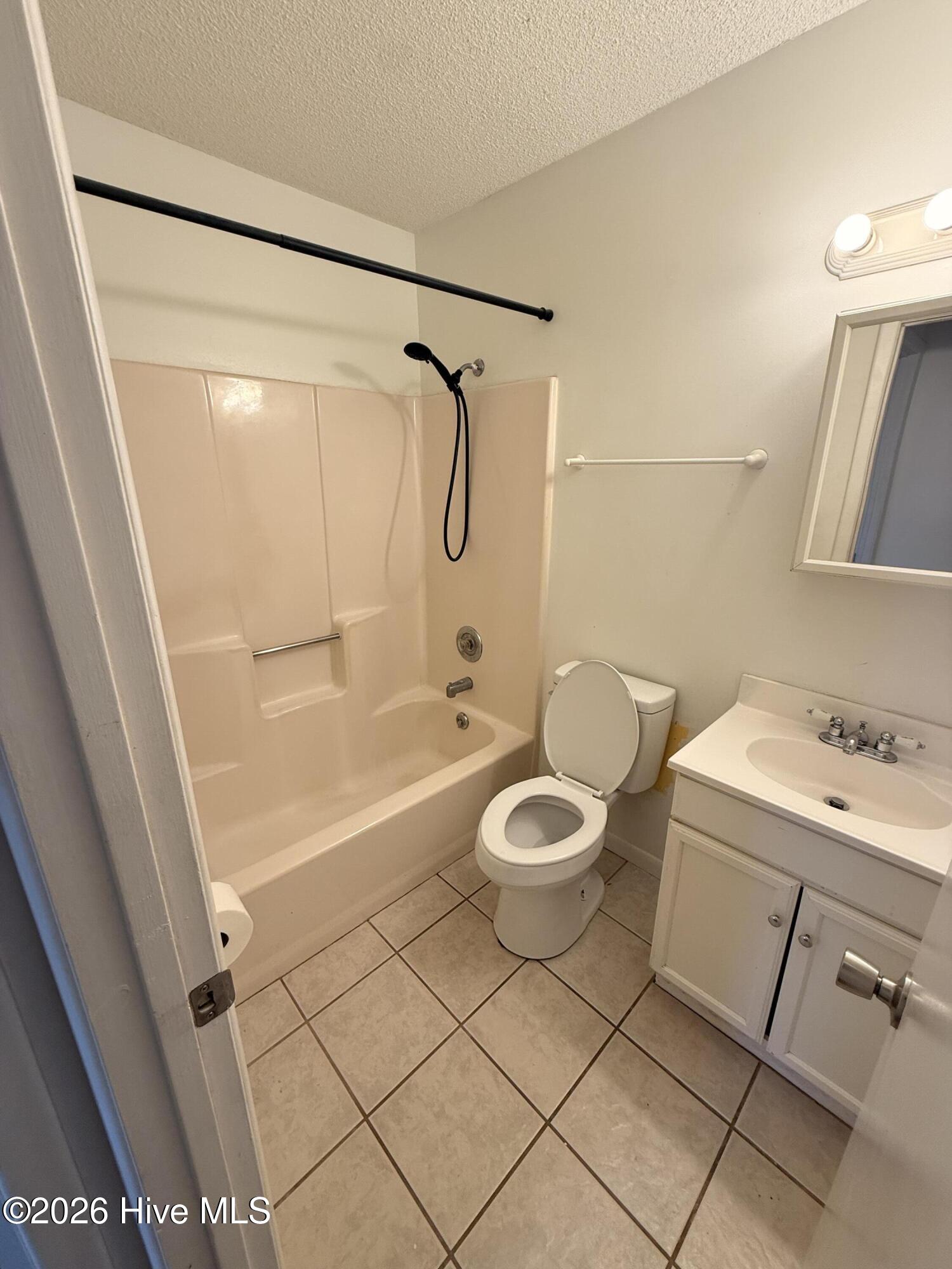 925 Hunting Ridge Road Wilmington, NC 28412 - Photo 7 of 27 Bathroom 1