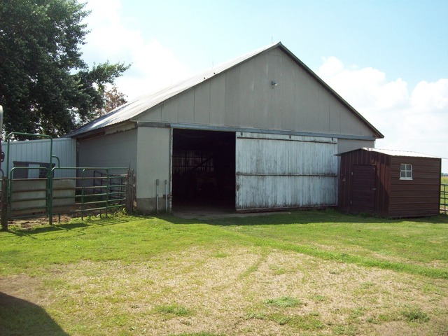 104 Base Line Road Walnut, IL 61376 - Photo 8 of 12