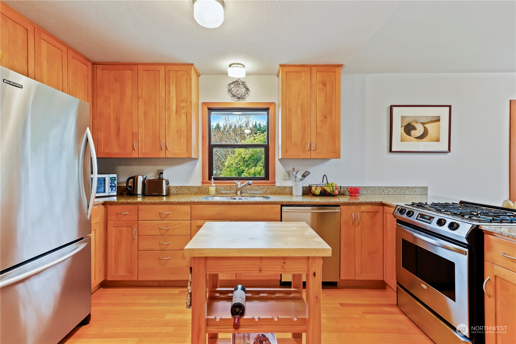 15916 Kamb Road Mount Vernon, WA 98273 - Photo 11 of 29 a kitchen with stainless steel appliances a stove a sink and a refrigerator