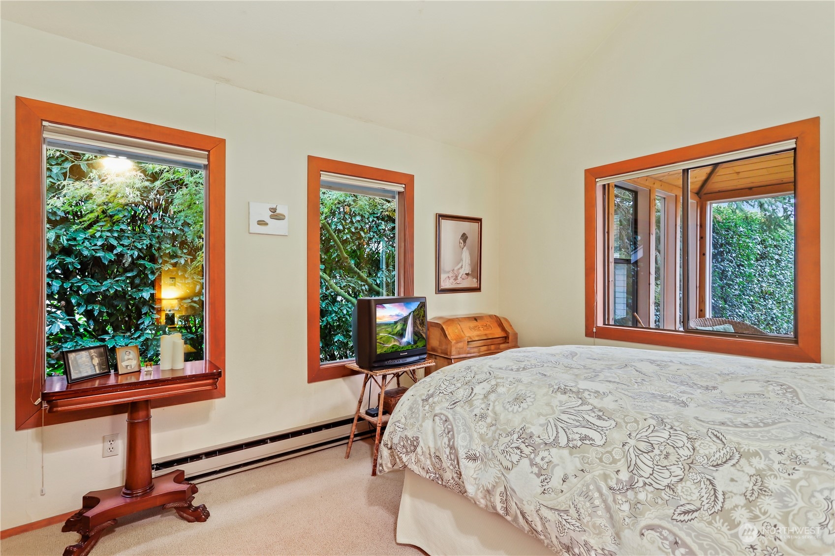15916 Kamb Road Mount Vernon, WA 98273 - Photo 21 of 29 a bedroom with a bed and a window