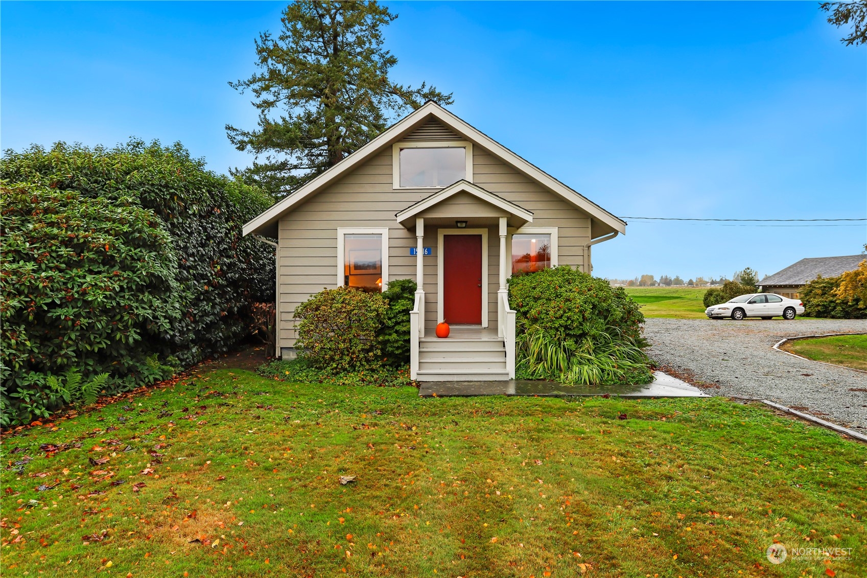 15916 Kamb Road Mount Vernon, WA 98273 - Photo 4 of 29 a front view of a house with garden