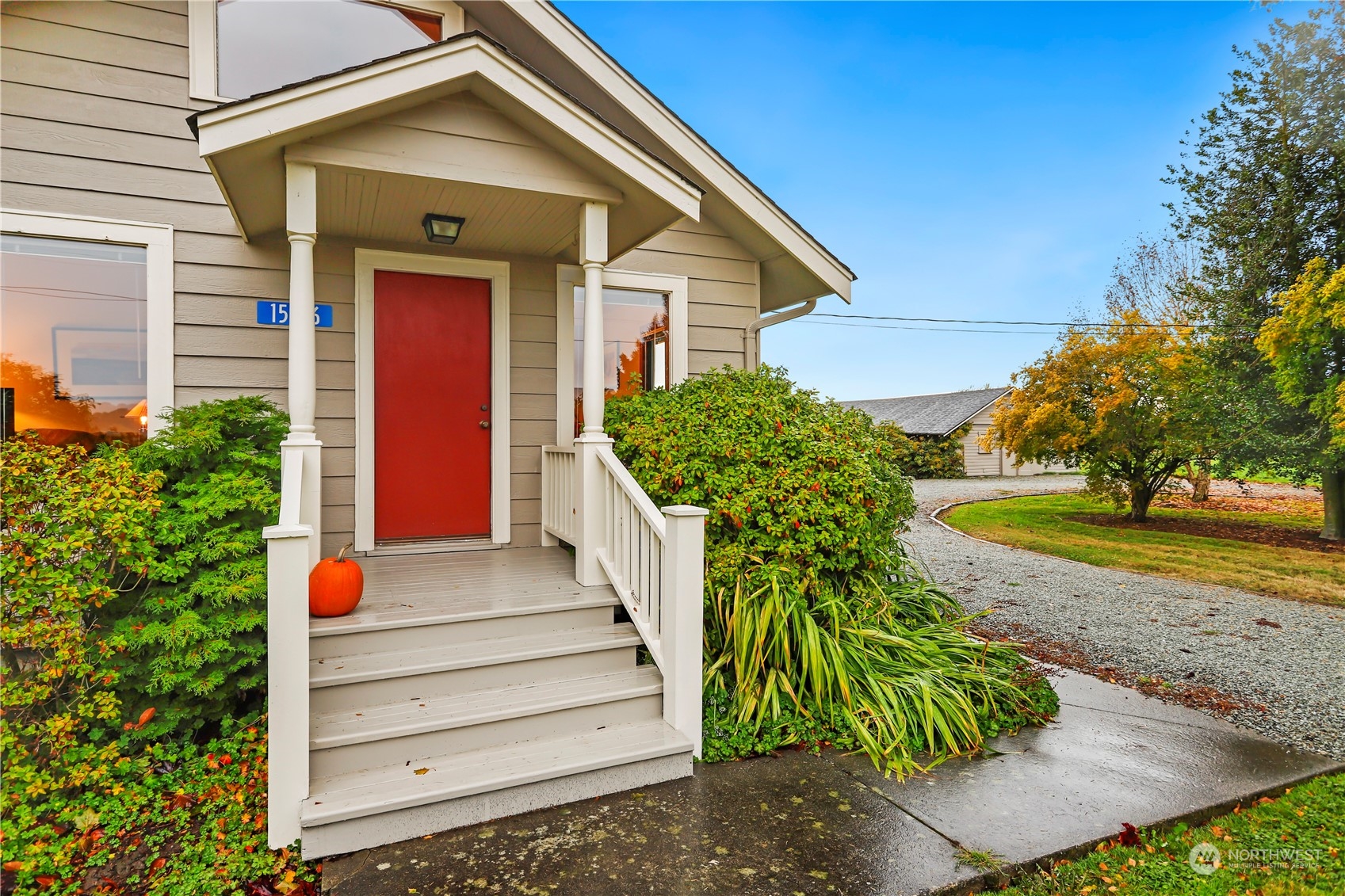 15916 Kamb Road Mount Vernon, WA 98273 - Photo 6 of 29 a front view of a house with garden
