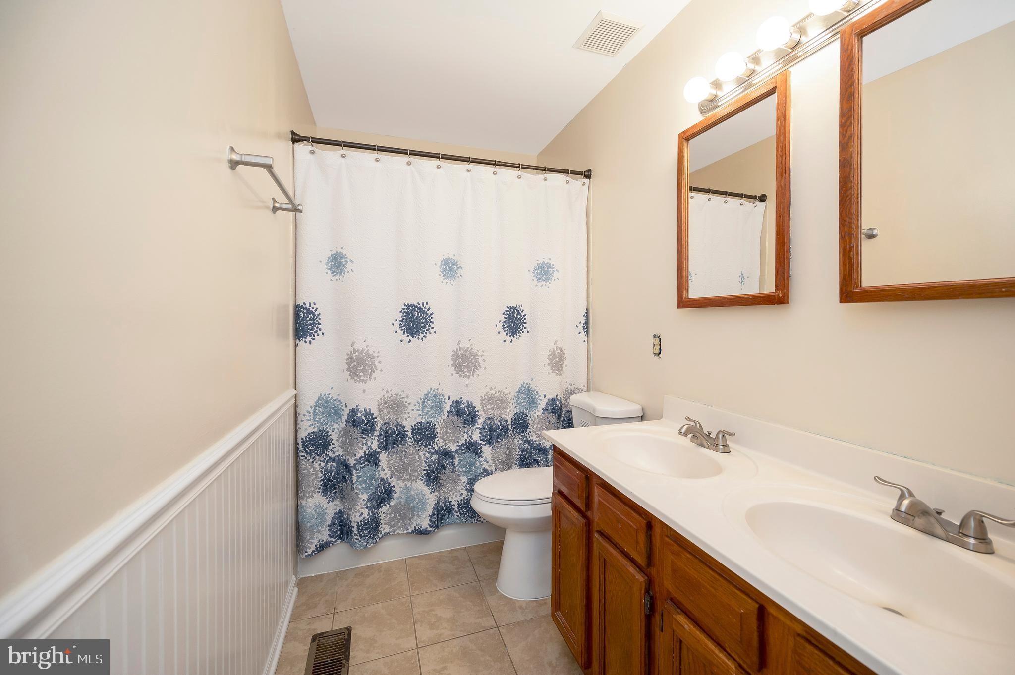 212 Choptank Road Stafford, VA 22556 - Photo 39 of 42 Main bathroom in the upstairs