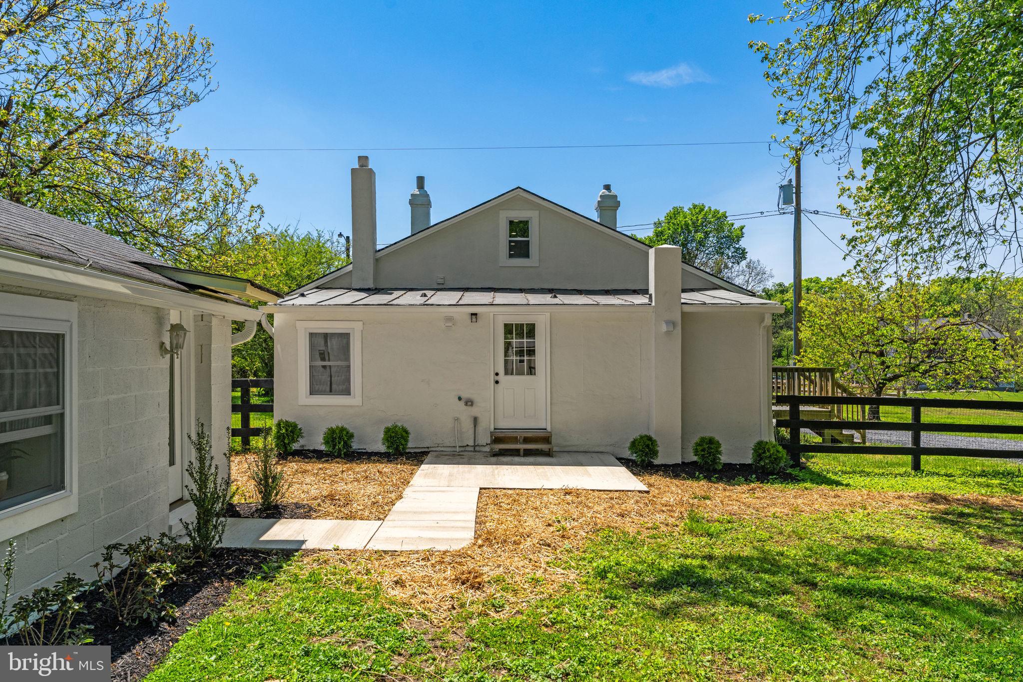 33960 Welbourne Road Upperville, VA 20184 - Photo 35 of 43 Charming cottage with lush greenery.