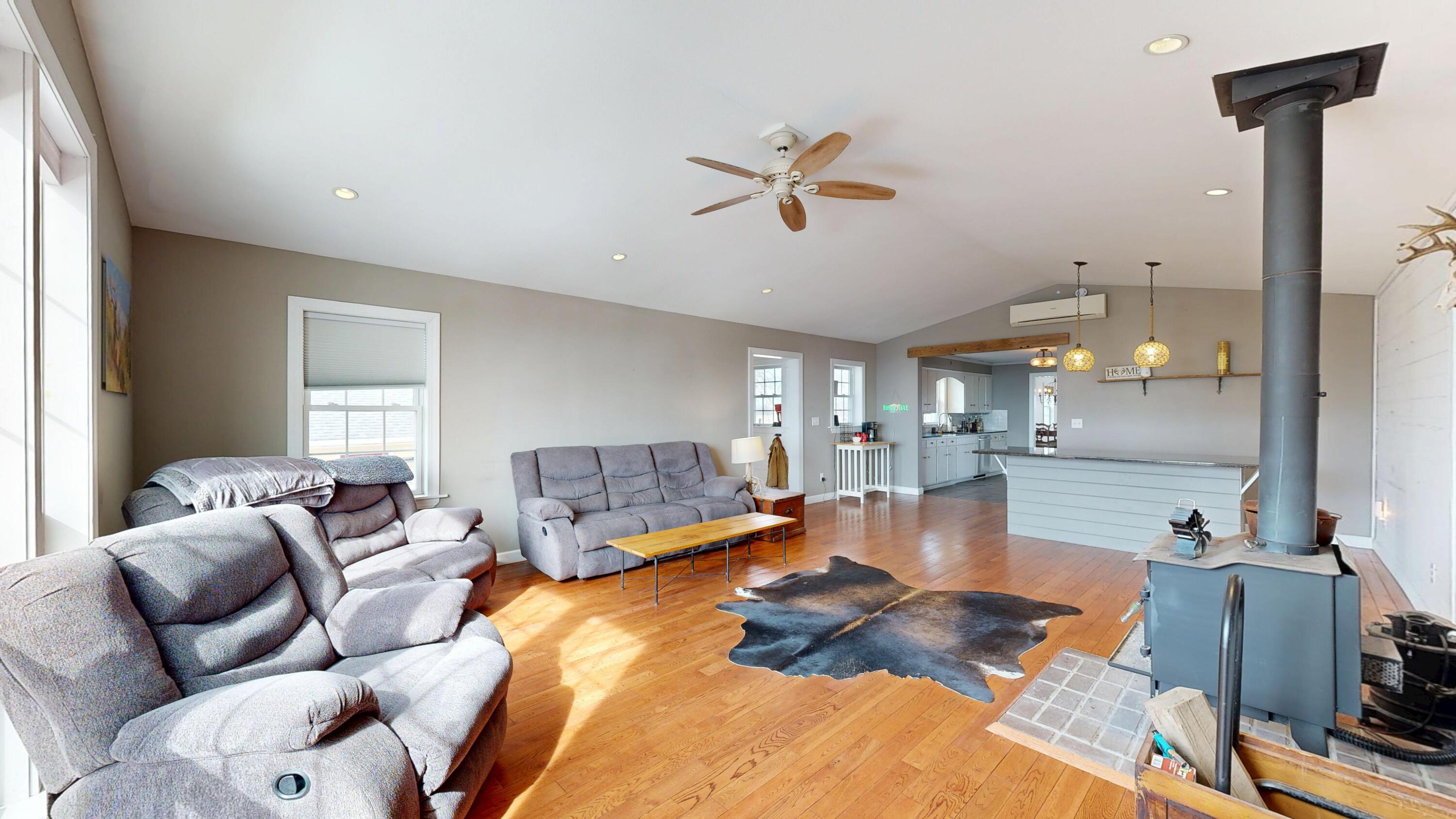 16433 Highway 27 Utica, WI 54628 - Photo 9 of 59 Living Room
