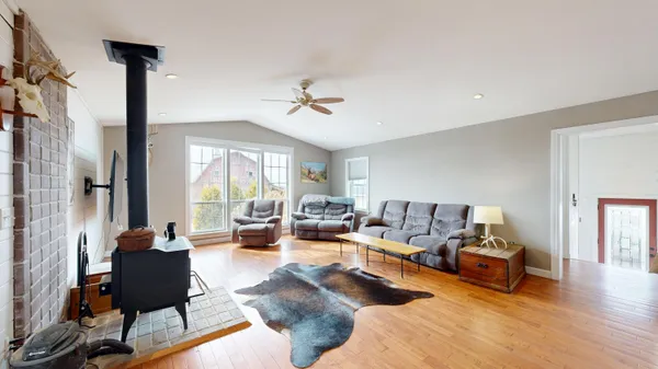 $575,000 | 16433 Highway 27, Utica, WI 54628