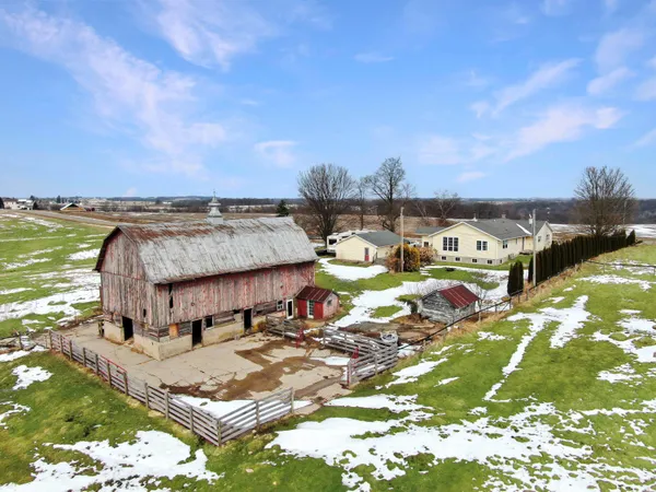 $575,000 | 16433 Highway 27, Utica, WI 54628