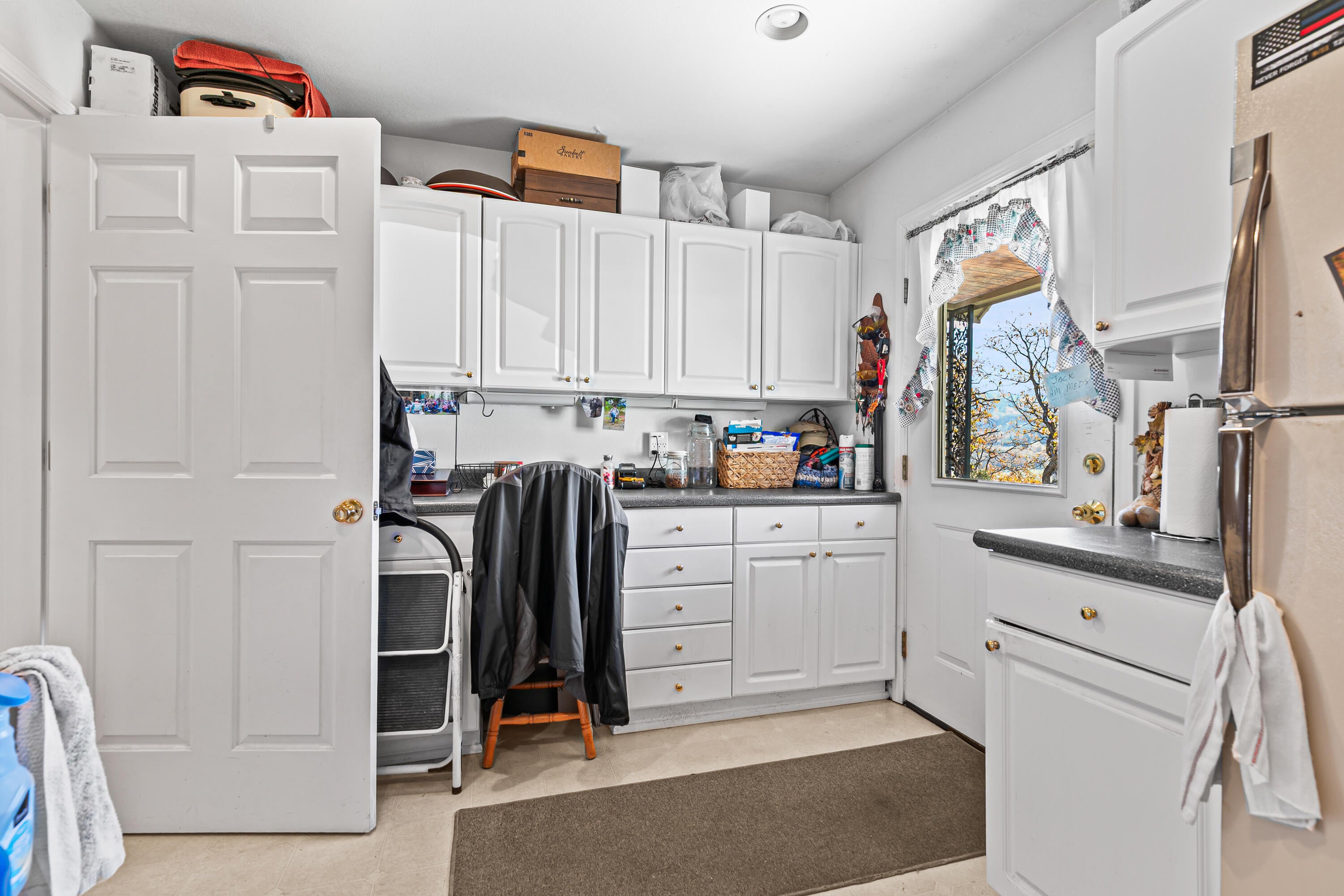 5977 Dark Hollow Road Medford, OR 97501 - Photo 20 of 38 9R9A9913