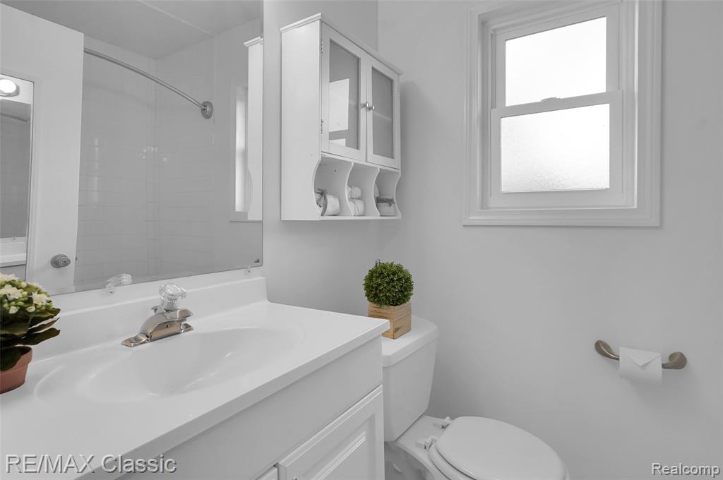 18248 Farmington Road Livonia, MI 48152 - Photo 20 of 30