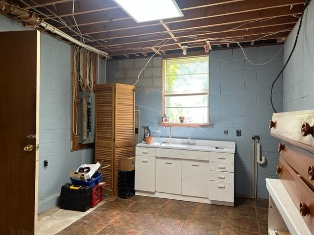 170 Ivy Lane Adamsville, TN 38310 - Photo 20 of 34 a utility room with cabinets dryer and washer