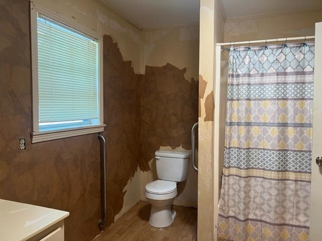 170 Ivy Lane Adamsville, TN 38310 - Photo 8 of 34 a bathroom with a toilet and a shower curtain