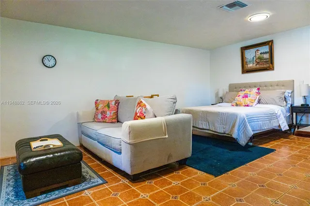 $1,900 | 271 Northeast 154th Street, Unit 1, Miami, FL 33162