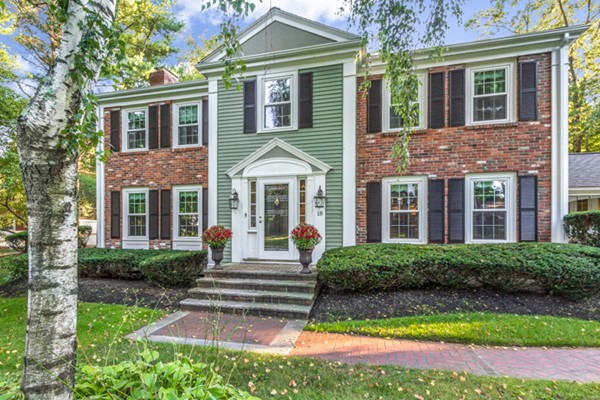 18 Huntingdon Road Lynnfield, MA 01940 - Photo 1 of 25 Gallery Image 1