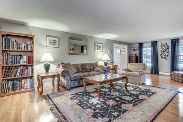 18 Huntingdon Road Lynnfield, MA 01940 - Photo 8 of 25 Gallery Image 8