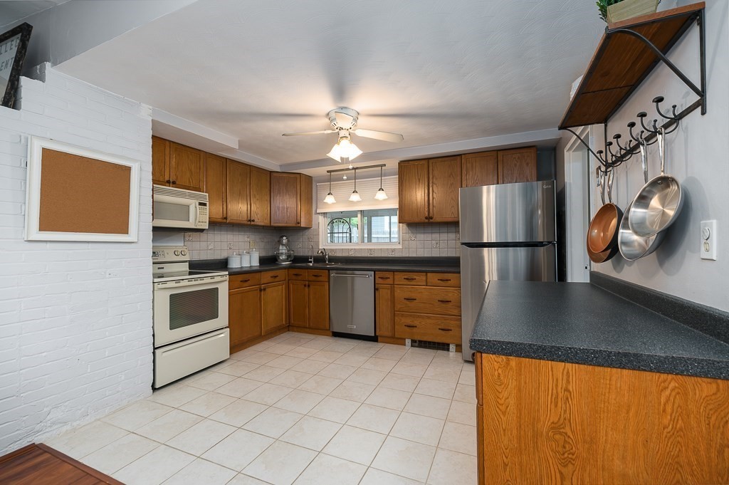 16 Exeter Road Beverly, MA 01915 - Photo 12 of 25 Gallery Image 12