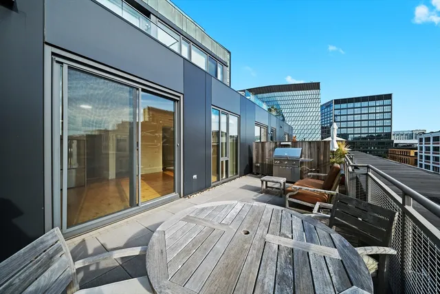 $4,900 | 346 Congress Street, Unit 609, Boston, MA 02210