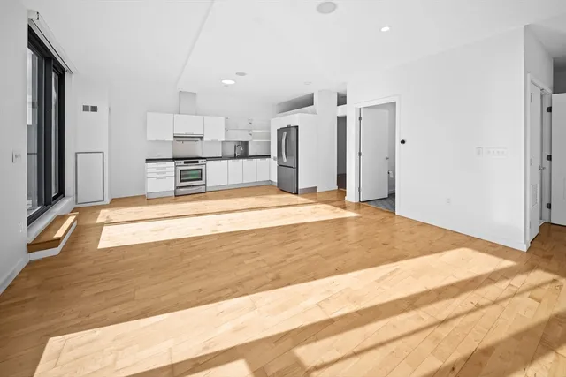 $4,900 | 346 Congress Street, Unit 609, Boston, MA 02210