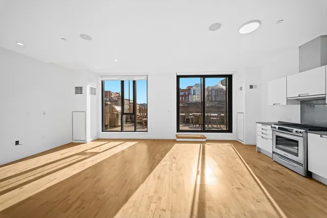 $4,900 | 346 Congress Street, Unit 609, Boston, MA 02210