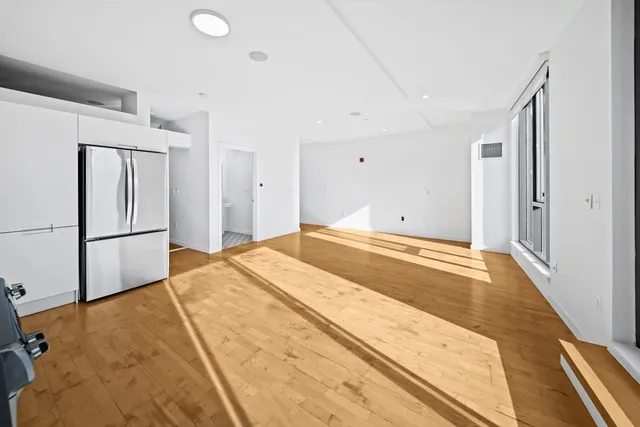 $4,900 | 346 Congress Street, Unit 609, Boston, MA 02210