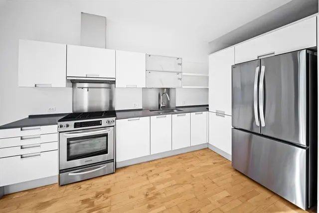 $4,900 | 346 Congress Street, Unit 609, Boston, MA 02210