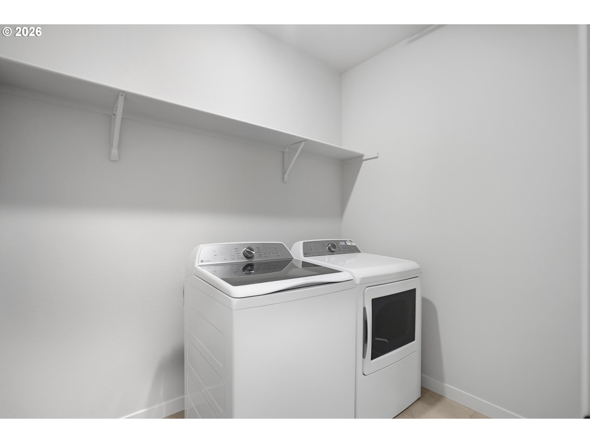 5514 North 88th Avenue Camas, WA 98607 - Photo 15 of 17 a utility room with dryer and washer