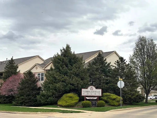 $189,900 | 3818 Thornhill Circle, Unit 3818, Champaign, IL 61822