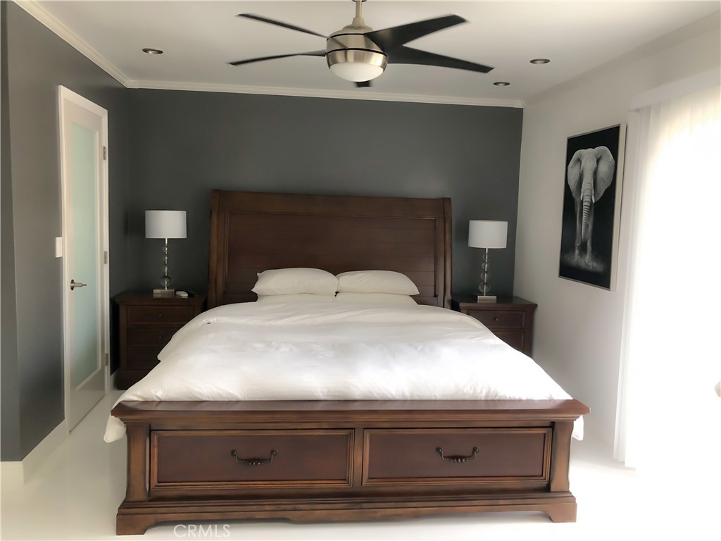 71292 Biskra Road Rancho Mirage, CA 92270 - Photo 12 of 27 a bedroom with a bed and a table