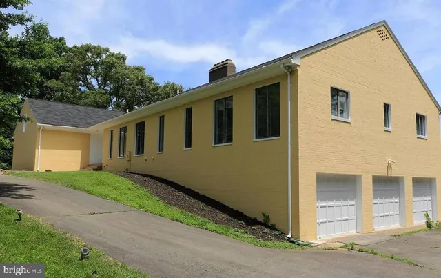 $4,895 | 901 Walker Road, Great Falls, VA 22066