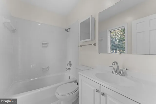 $4,895 | 901 Walker Road, Great Falls, VA 22066