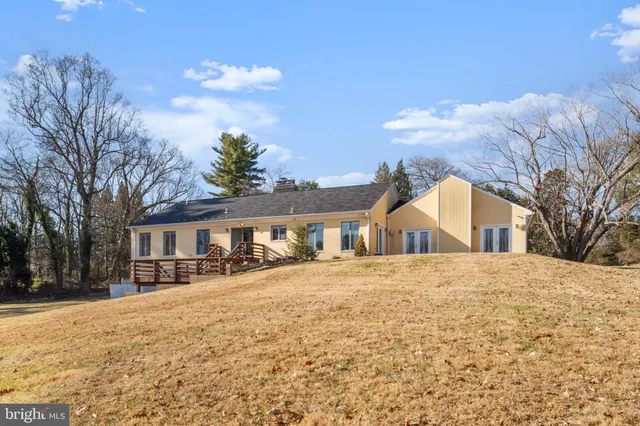 $4,895 | 901 Walker Road, Great Falls, VA 22066