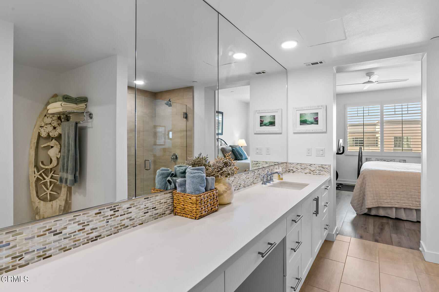 2810 Wagon Wheel Road, Unit 404 Oxnard, CA 93036 - Photo 18 of 40 Primary bathroom