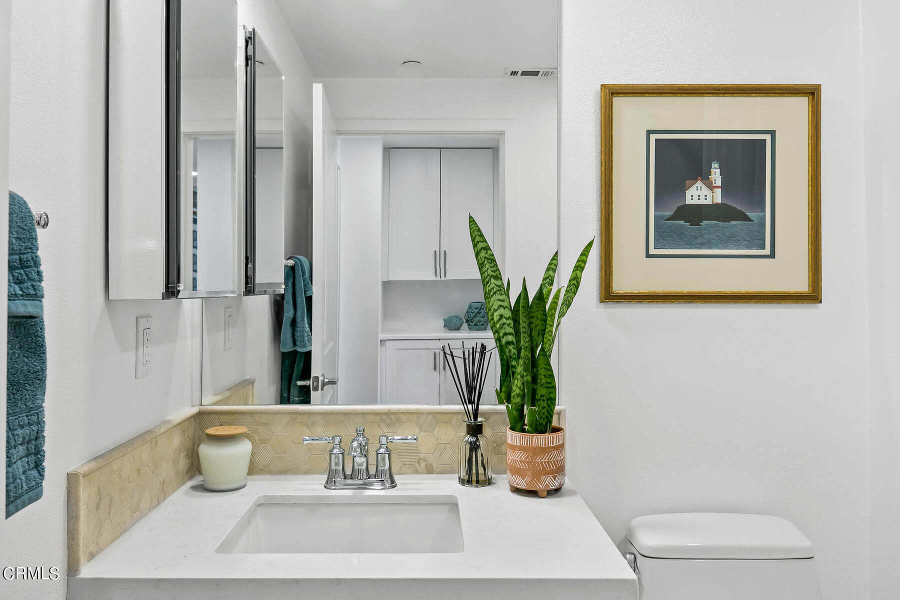 2810 Wagon Wheel Road, Unit 404 Oxnard, CA 93036 - Photo 23 of 40 Guest bathroom