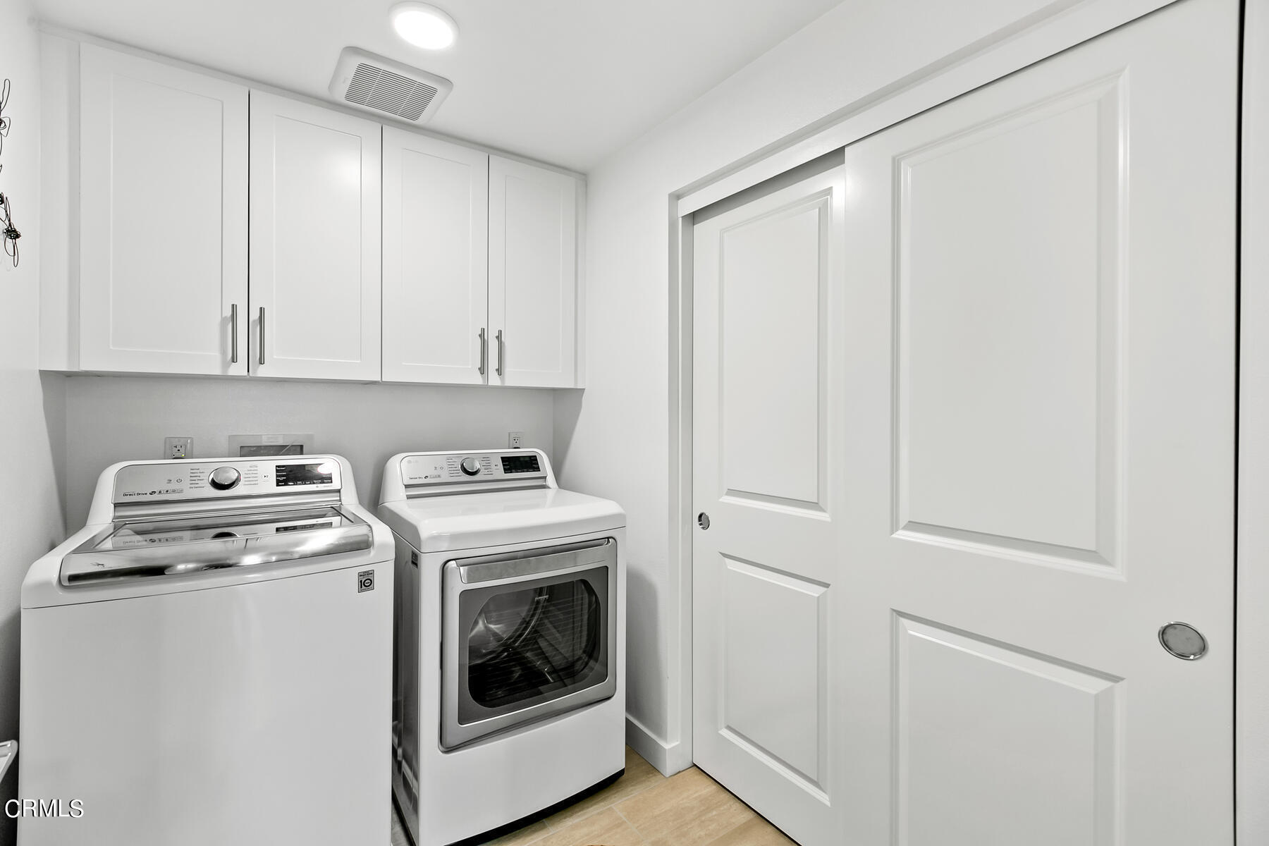 2810 Wagon Wheel Road, Unit 404 Oxnard, CA 93036 - Photo 25 of 40 Laundry Room