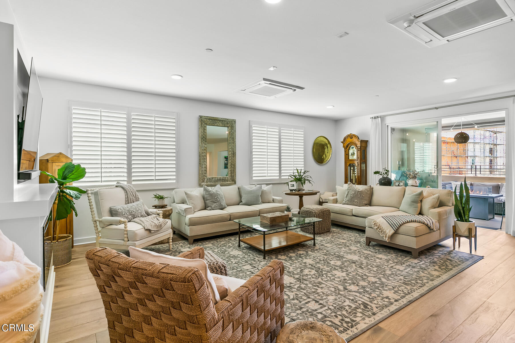2810 Wagon Wheel Road, Unit 404 Oxnard, CA 93036 - Photo 7 of 40 Living Room
