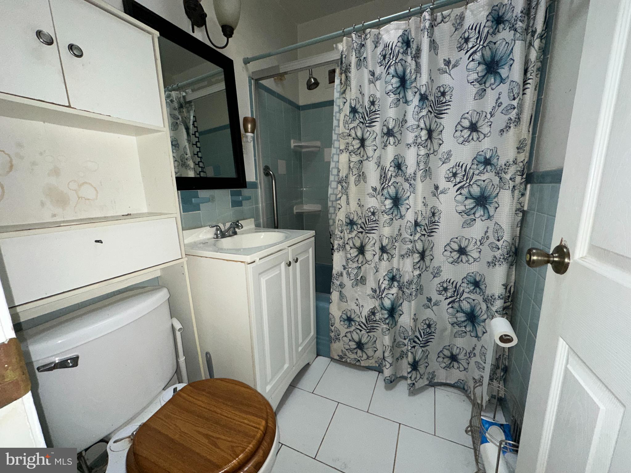1623 Middleton Street Philadelphia, PA 19138 - Photo 14 of 26 Second floor bath