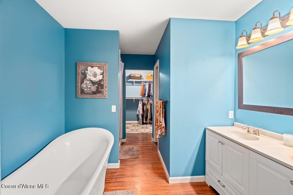 26749 North Rourke Road Spirit Lake, ID 83869 - Photo 19 of 34 Ensuite to walk-in closet