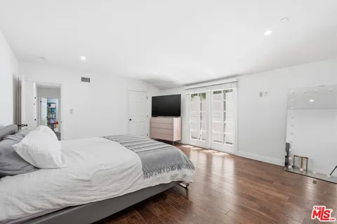$2,398,000 | 16910 West Magnolia Boulevard, Encino, CA 91316