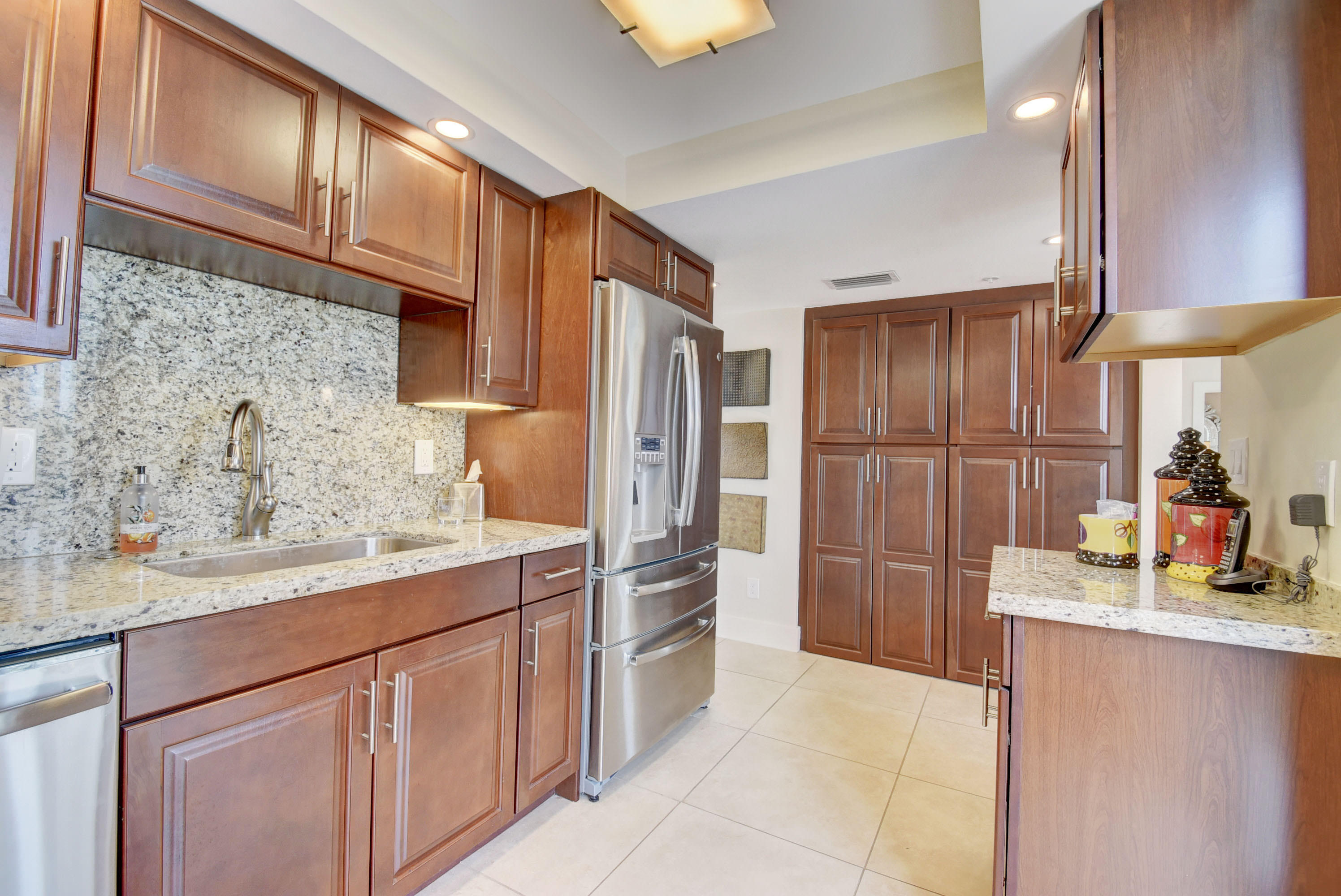 1542 Bridgewood Drive Boca Raton, FL 33434 - Photo 11 of 49 20180130001431346218000000-o