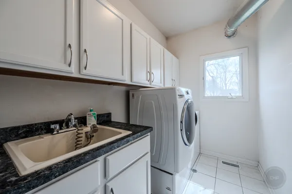 $745,000 | 2805 Clara Avenue, Aurora, IL 60502