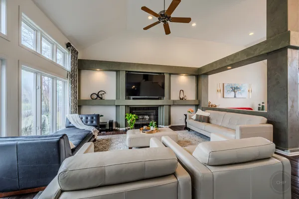 $745,000 | 2805 Clara Avenue, Aurora, IL 60502