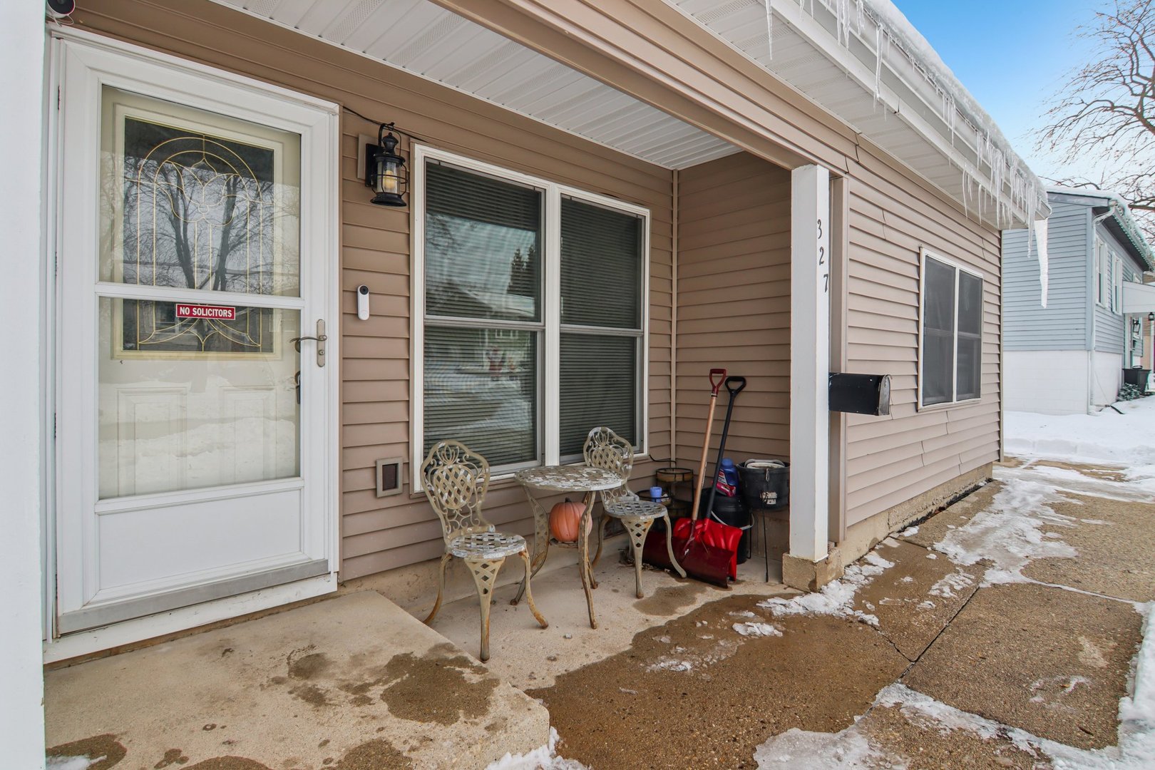 327 Hickory Avenue Romeoville, IL 60446 - Photo 5 of 33 a view of a dinning room with a outdoor space
