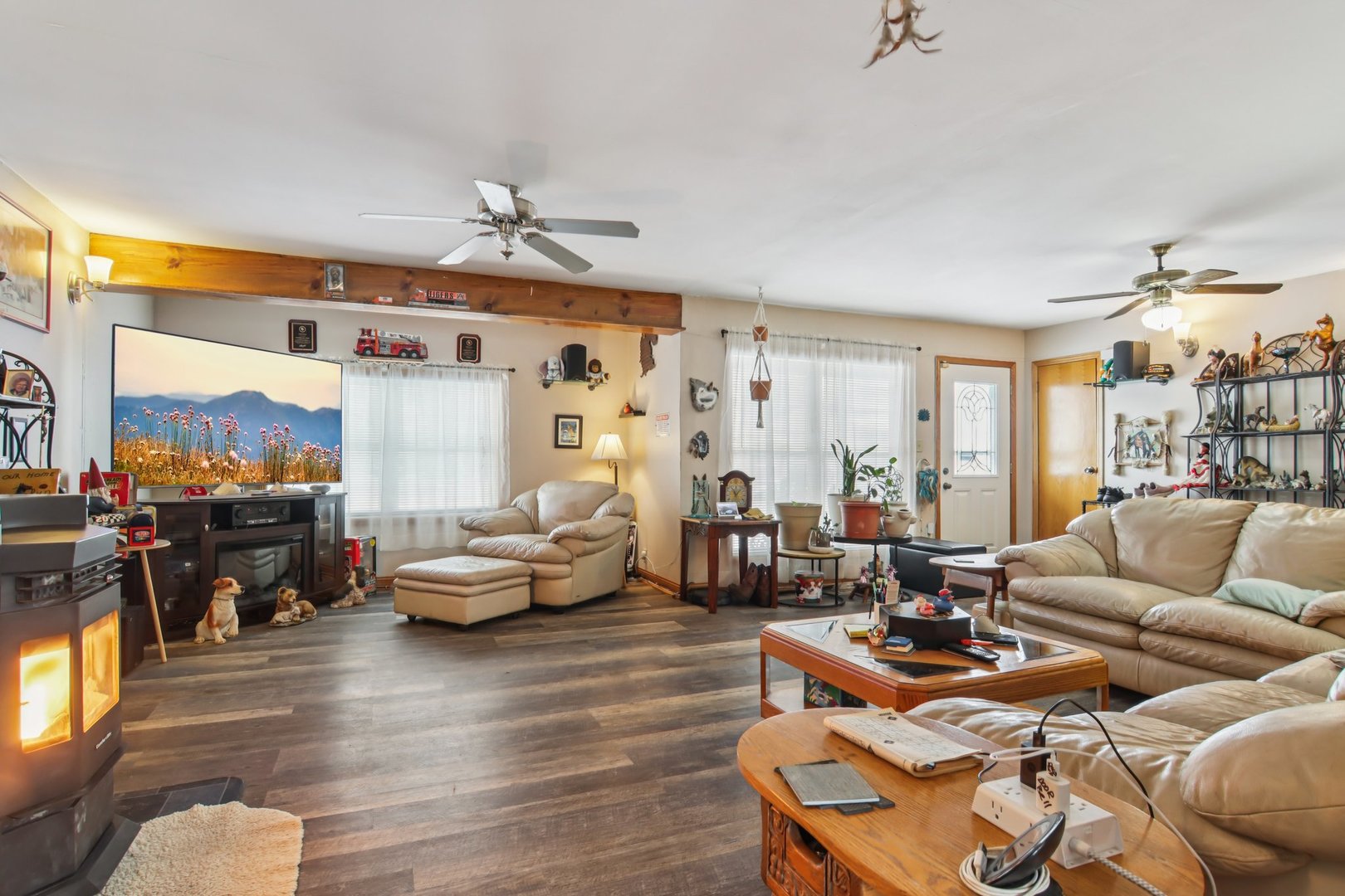 327 Hickory Avenue Romeoville, IL 60446 - Photo 10 of 33 a living room with furniture and a large window