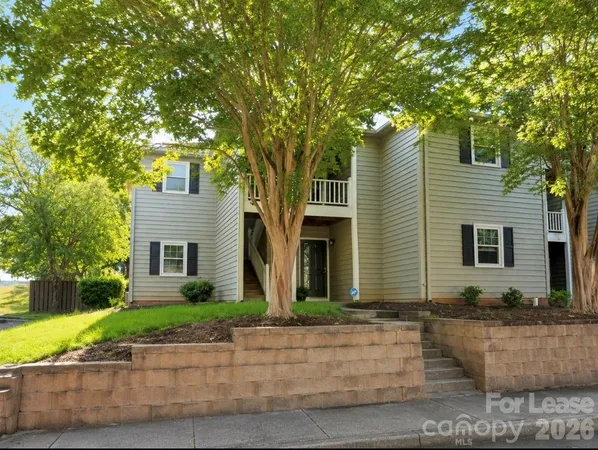 $1,800 | 3206 Selwyn Farms Lane, Unit 4, Charlotte, NC 28209